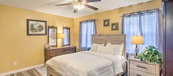 Charming/ spacious 2536 Tebeau St Getaway; 1.2 miles down town