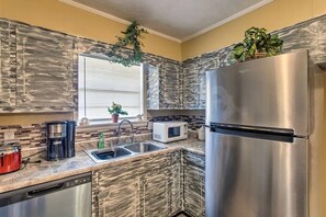 Jääkaappi, uuni, liesi