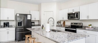 Albeniz Pl · Serene Retreat at Modern Albeniz w/ Private Yard