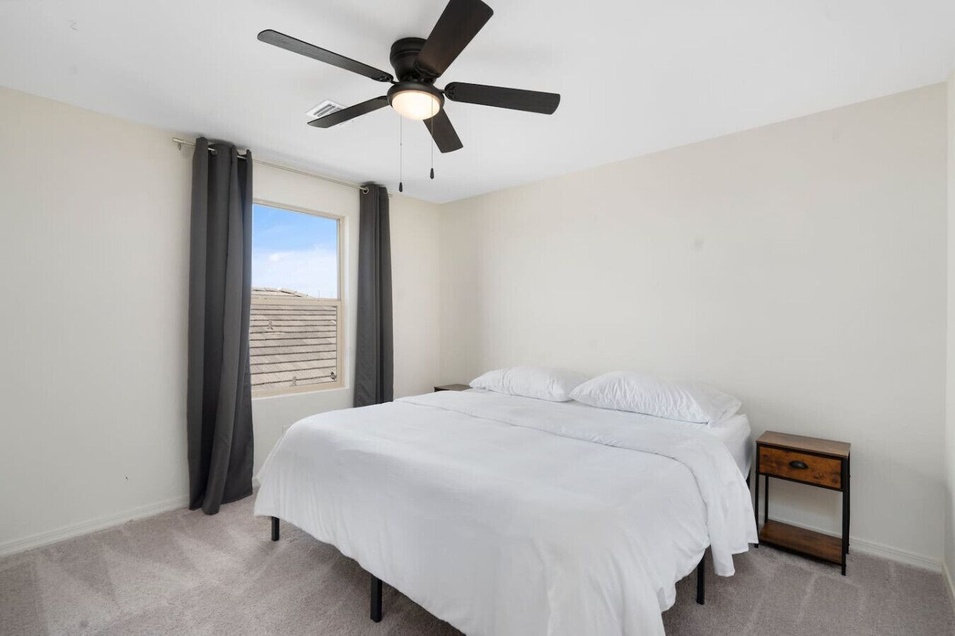 5 habitaciones, tabla de planchar con plancha, wifi y ropa de cama 