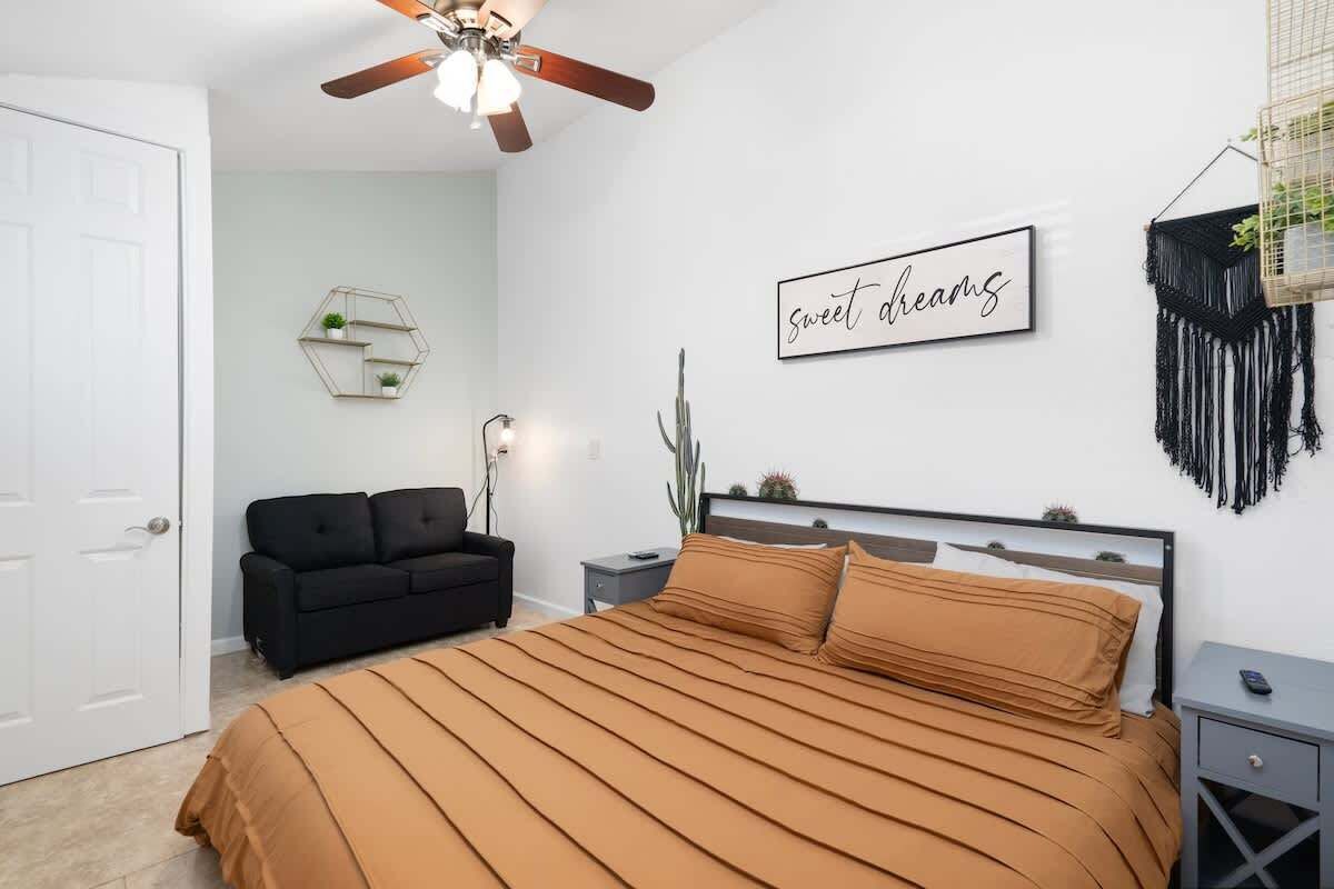 7 bedrooms, iron/ironing board, WiFi, bed sheets