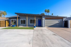 Exterior - Extravagant Home|Pool|Gazebo|Games|5KingBeds|PHX (Phoenix)