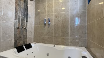 Grand Suite | Bathroom | Towels