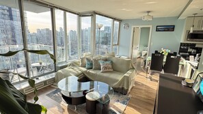 Smart-TV, DVD-Player, Bücher