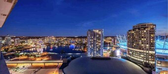Downtown High-rise Condo Amazing View+Pool+Hot Jacuzzi+Sauna+Gym+ free Parking
