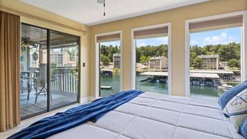 2 bedrooms, desk, free WiFi, bed sheets