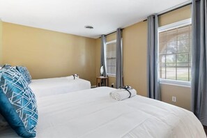 4 bedrooms, desk, iron/ironing board, WiFi