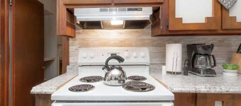 10 Min to Downtown, Close to Dining-Boxwood Beauty