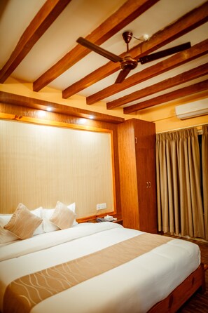 Deluxe-Doppelzimmer | Hochwertige Bettwaren, Schreibtisch, schallisolierte Zimmer