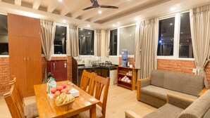 Deluxe Apartment | Living area - Paradise Boutique Hotel (Pokhara)