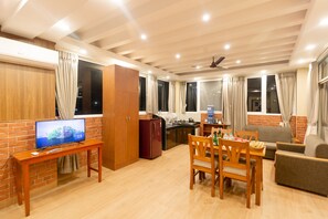 Deluxe Apartment | Living area - Paradise Boutique Hotel (Pokhara)