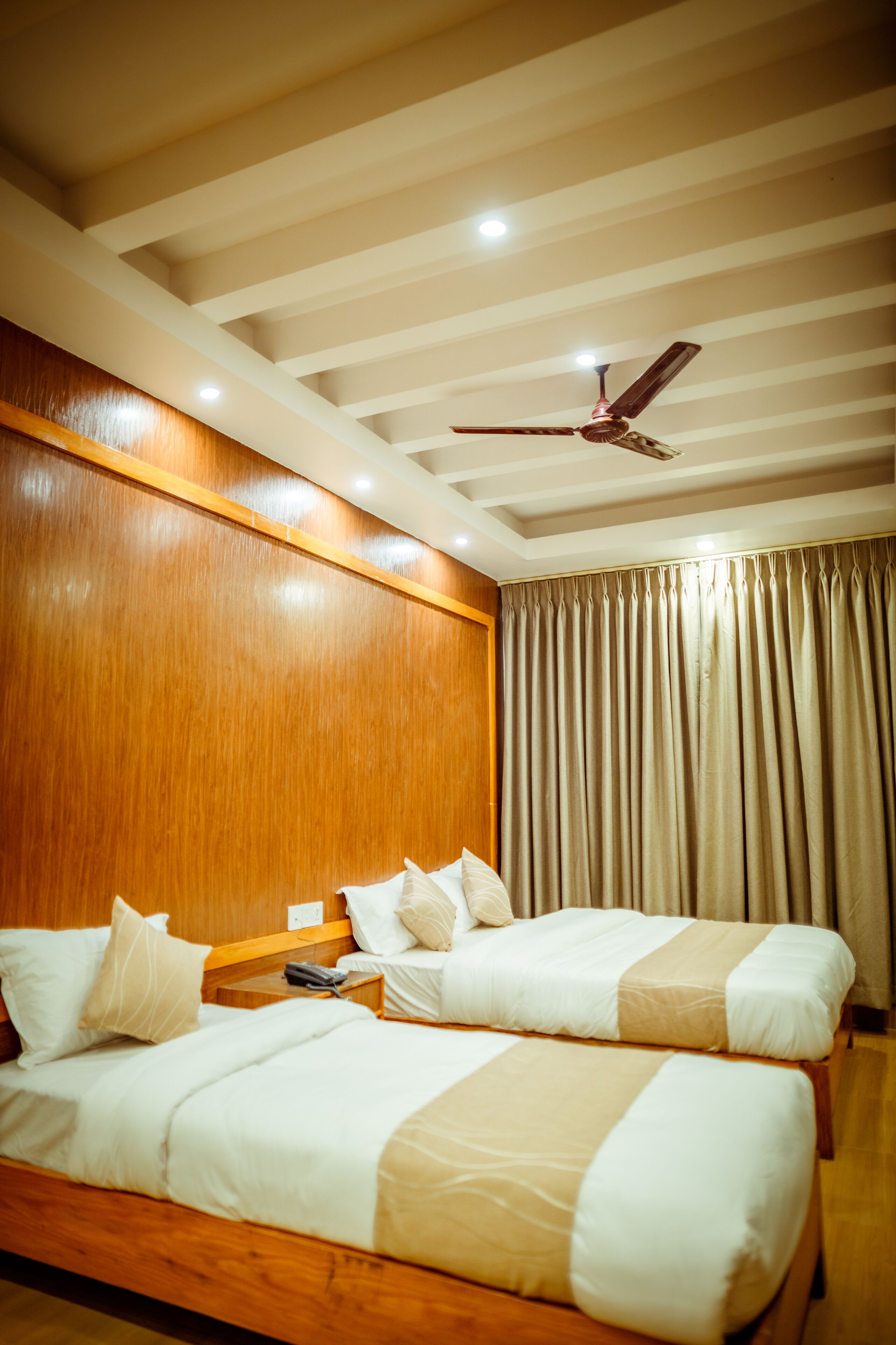 Deluxe Apartment | Premium bedding, desk, soundproofing, iron/ironing board