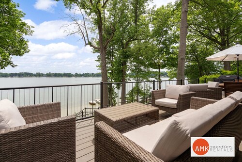 The Glistening Grape - High end Lake Retreat