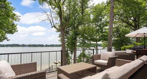 The Glistening Grape - High end Lake Retreat