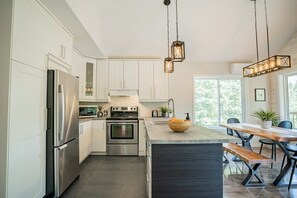 Frigorífic, microones, forn i placa de cuina 