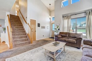 Televisión y chimenea 