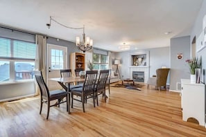 TV, fireplace - Whistler Hollow! Family Home, Bball Court, Firepit (Colorado Springs)
