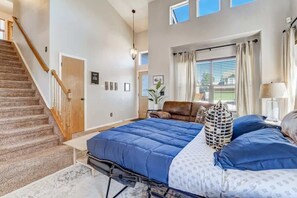 4 habitaciones, escritorio, tabla de planchar con plancha y wifi 