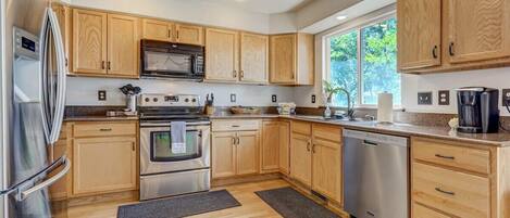 Refrigerador, microondas, horno y parrilla de estufa