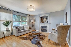 Televisión y chimenea 