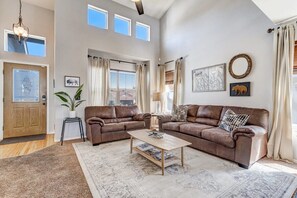 Televisión y chimenea