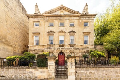 The Admirals House - Central Bath & Free Parking!