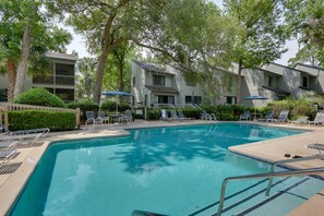 Pool - Serene Hilton Head Island Condo w/ Community Pool! (Hilton Head Island)