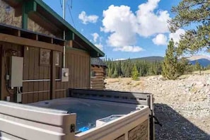 Outdoor spa tub - Amazing 5BR w/ Hot Tub, Game Room, Mountain Views! (Fairplay)