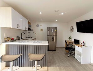 Microondas, parrilla de estufa y lavavajillas 