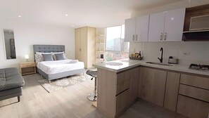 1 habitación, tabla de planchar con plancha, wifi y ropa de cama