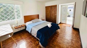 1 camera, una scrivania, ferro/asse da stiro, Wi-Fi gratuito