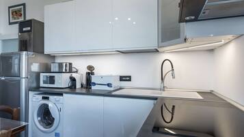 Frigorifero, microonde, forno, lavastoviglie