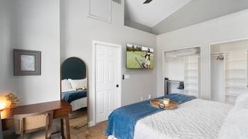 2 bedrooms, iron/ironing board, travel cot, WiFi