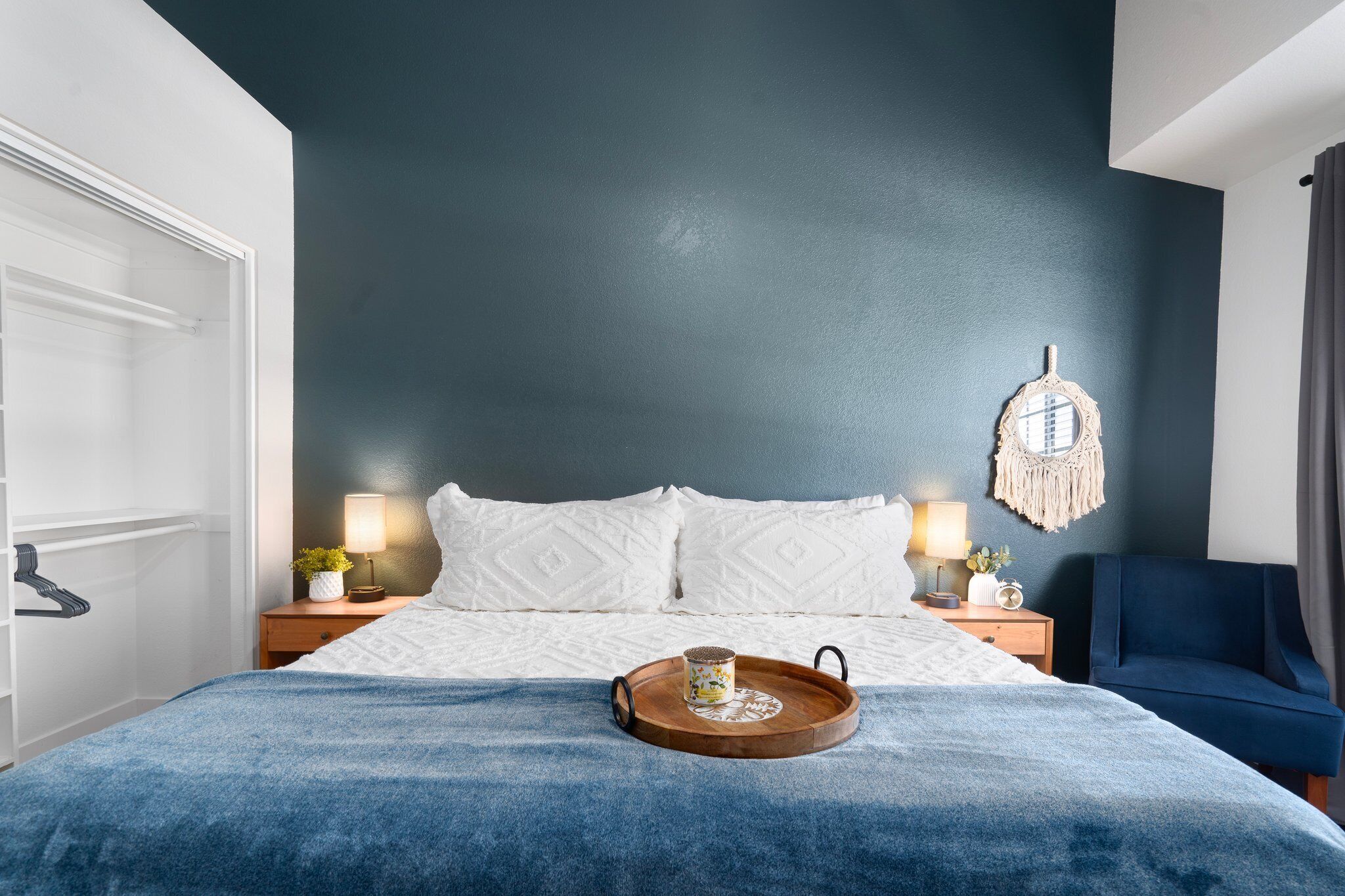 2 habitaciones, tabla de planchar con plancha, cuna de viaje y wifi 