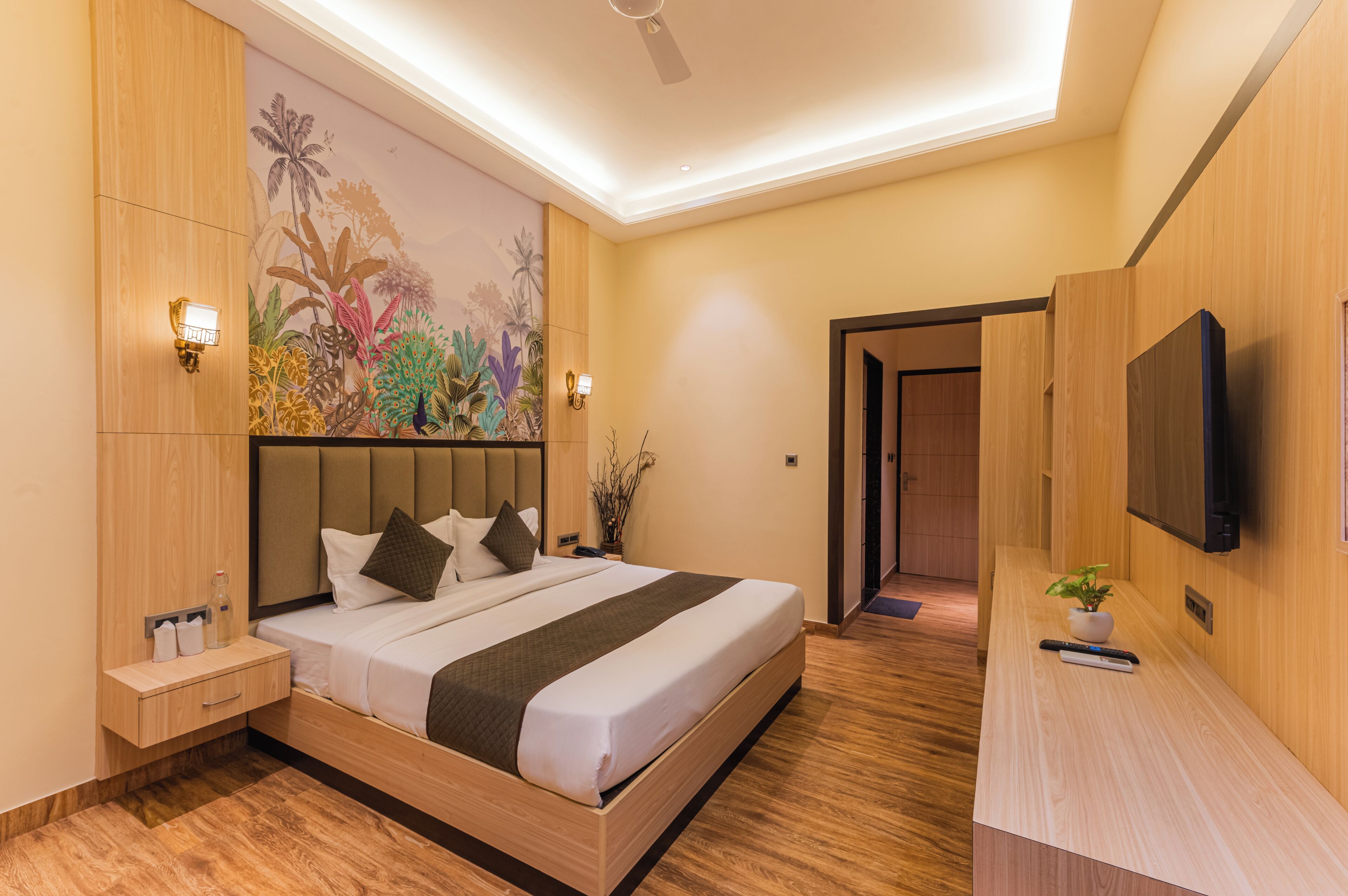 Desk, rollaway beds, bed sheets