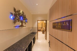 Studio – executive | Skrivebord, ekstrasenger (mot et tillegg) og sengetøy