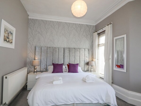 11 bedrooms, individually decorated, individually furnished, free WiFi - Marine House (Southport)