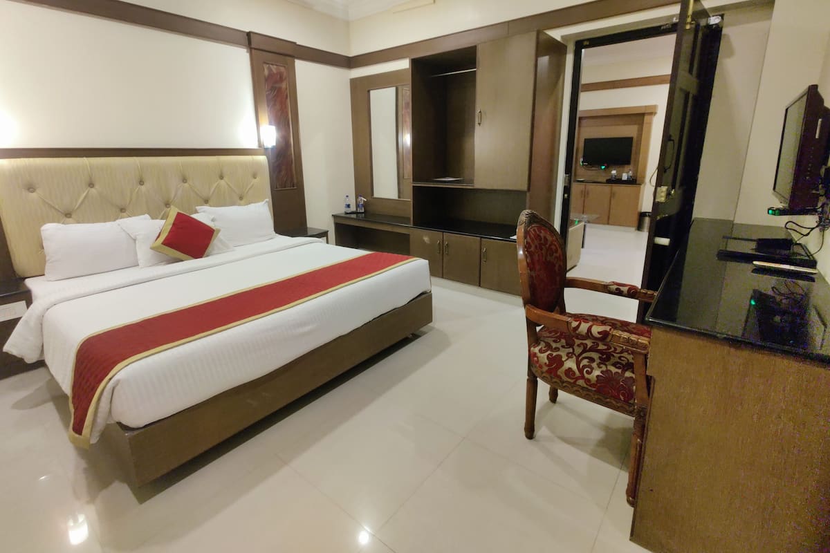 Suite | 1 bedroom, blackout curtains, soundproofing, iron/ironing board