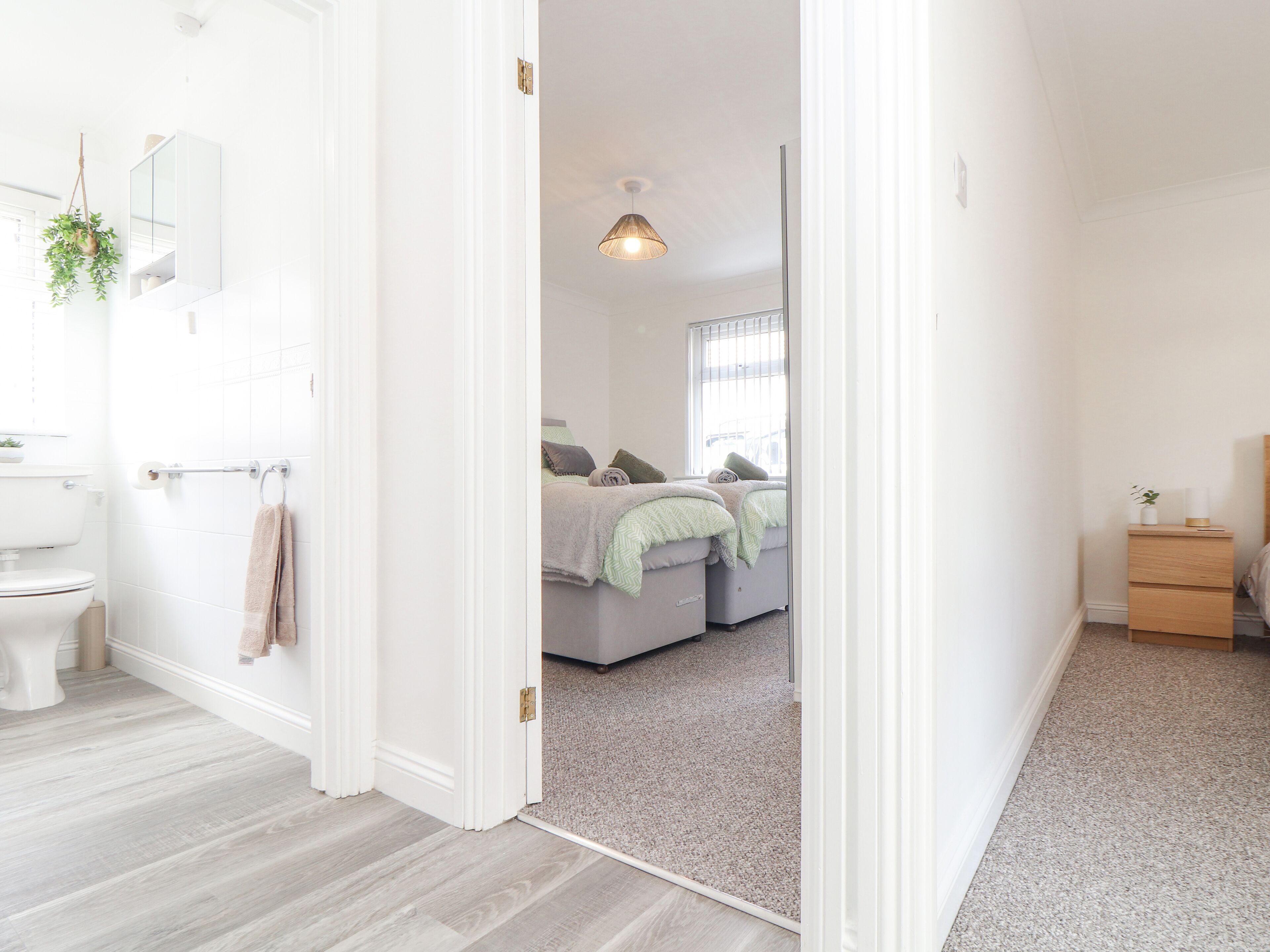 2 phòng ngủ, trang trí khác biệt 