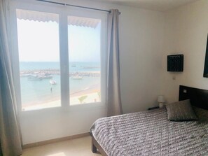 3 chambres, fer et planche à repasser, Wi-Fi, draps fournis
