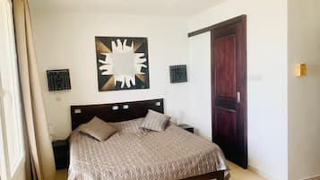 3 chambres, fer et planche à repasser, Wi-Fi, draps fournis