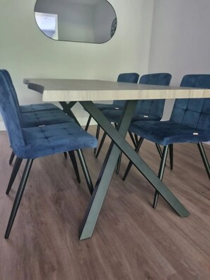 Dining - Bagworth House - Spacious 4BR Bungalow in Leicestershire (Bagworth)