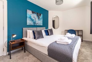 4 Schlafzimmer, Bügeleisen/Bügelbrett, kostenloses WLAN
