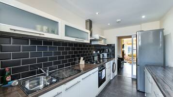 Cookware/dishes/utensils