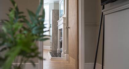 Cirencester Road - Elegant 5 bedroom semi-detached house with garden and patio