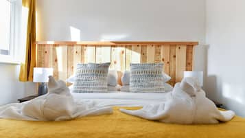 2 bedrooms, iron/ironing board, WiFi