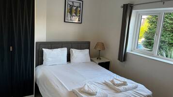 3 bedrooms, iron/ironing board, Internet
