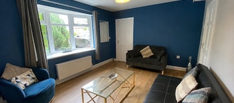 3-Bed House w/ Driveway Parking