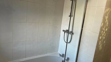 Shower, free toiletries