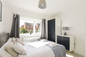 3 chambres, fer et planche à repasser, Wi-Fi gratuit